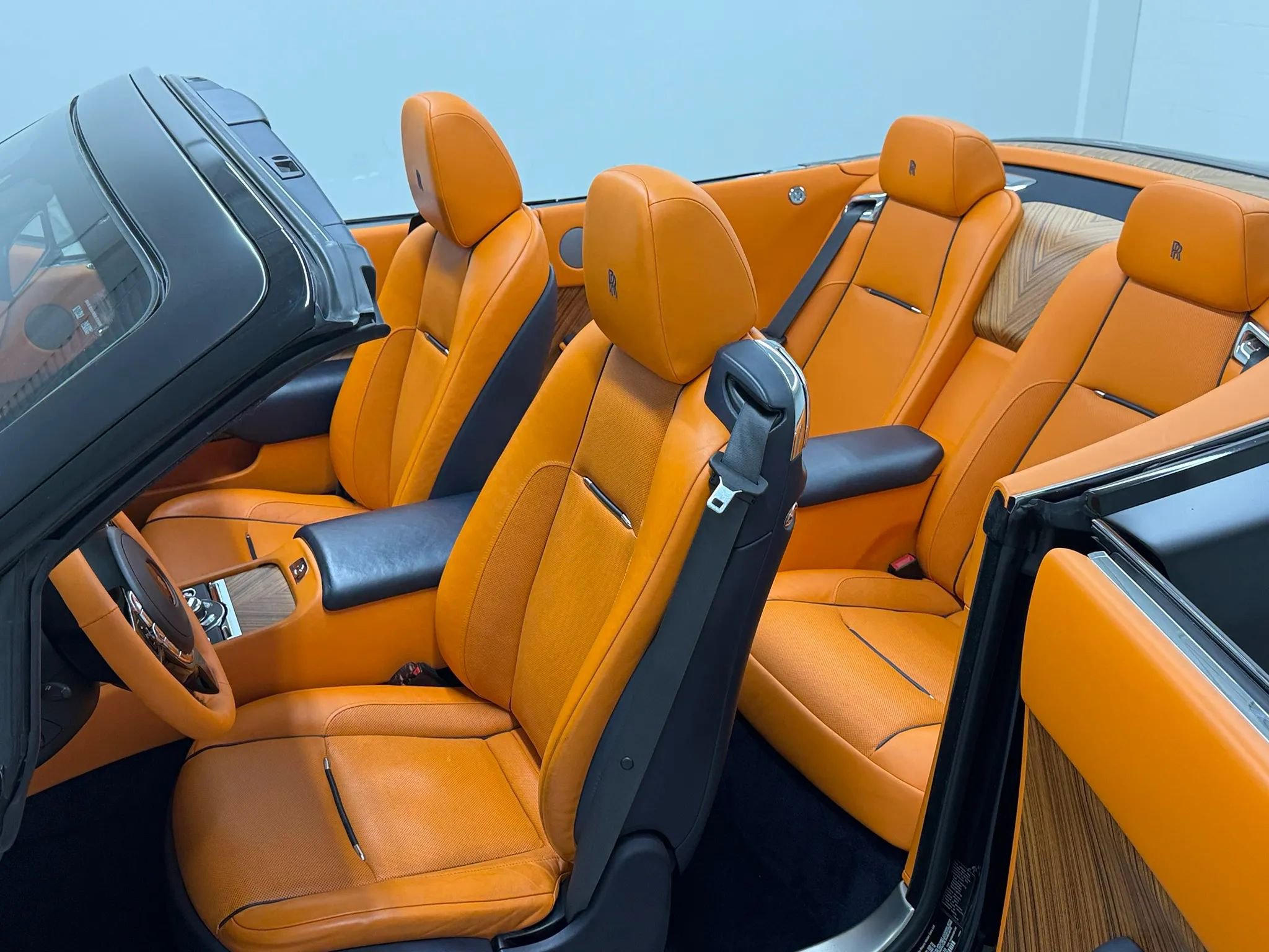 Used 2017 Rolls-Royce Dawn image 22