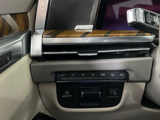 Certified 2025 Cadillac Escalade ESV Premium Luxury Platinum AWD/4WD image 24