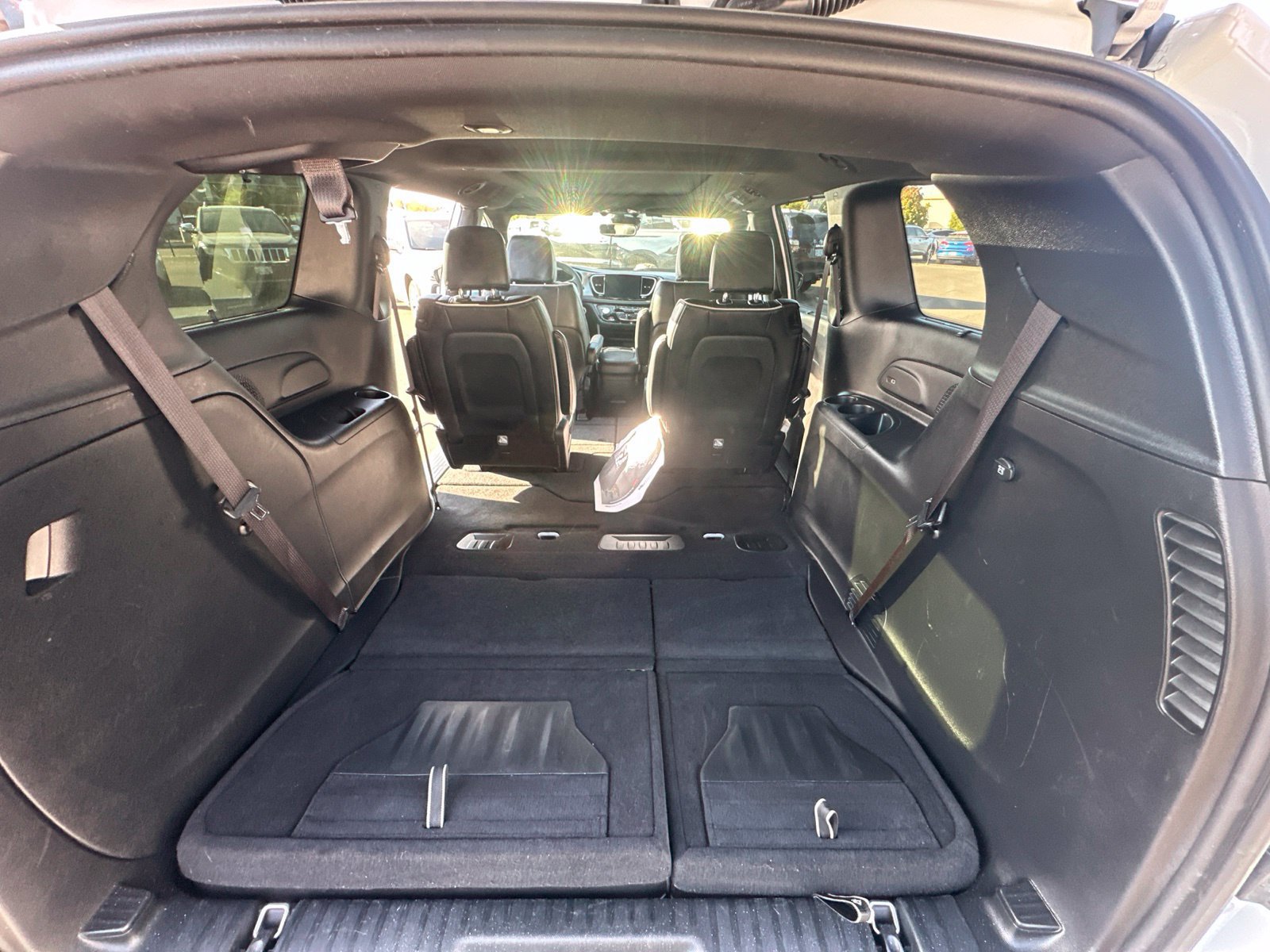 Used 2025 Chrysler Pacifica Limited FWD image 13