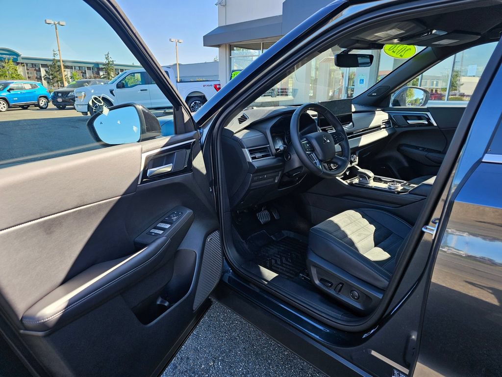 New 2026 Mitsubishi Outlander LE AWD/4WD image 16