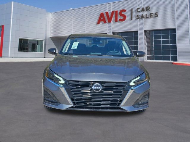 Used 2025 Nissan Altima 2.5 SV image 2