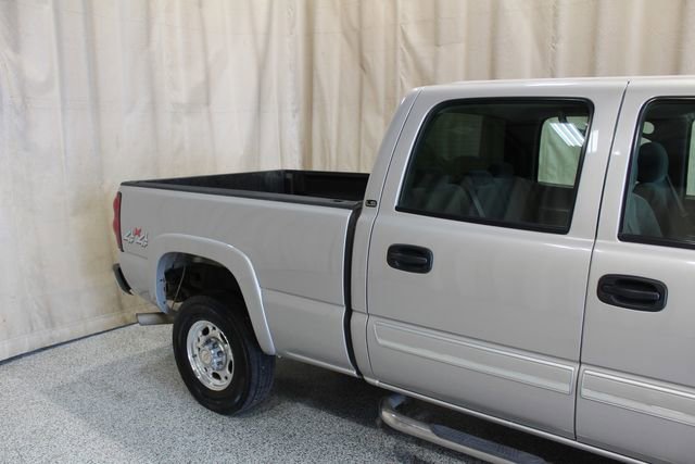 Used 2004 Chevrolet Silverado 2500 LS w/ Heavy-Duty Power Package image 9