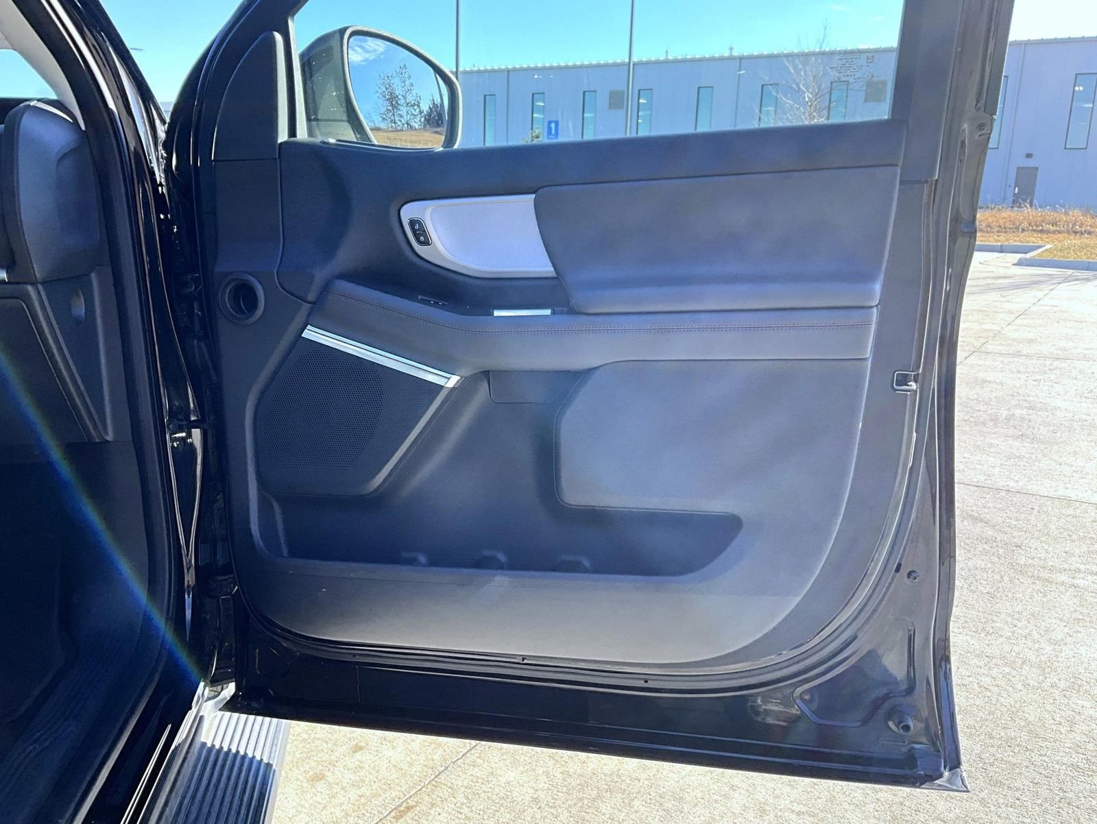 Used 2025 Ford Expedition Active image 17