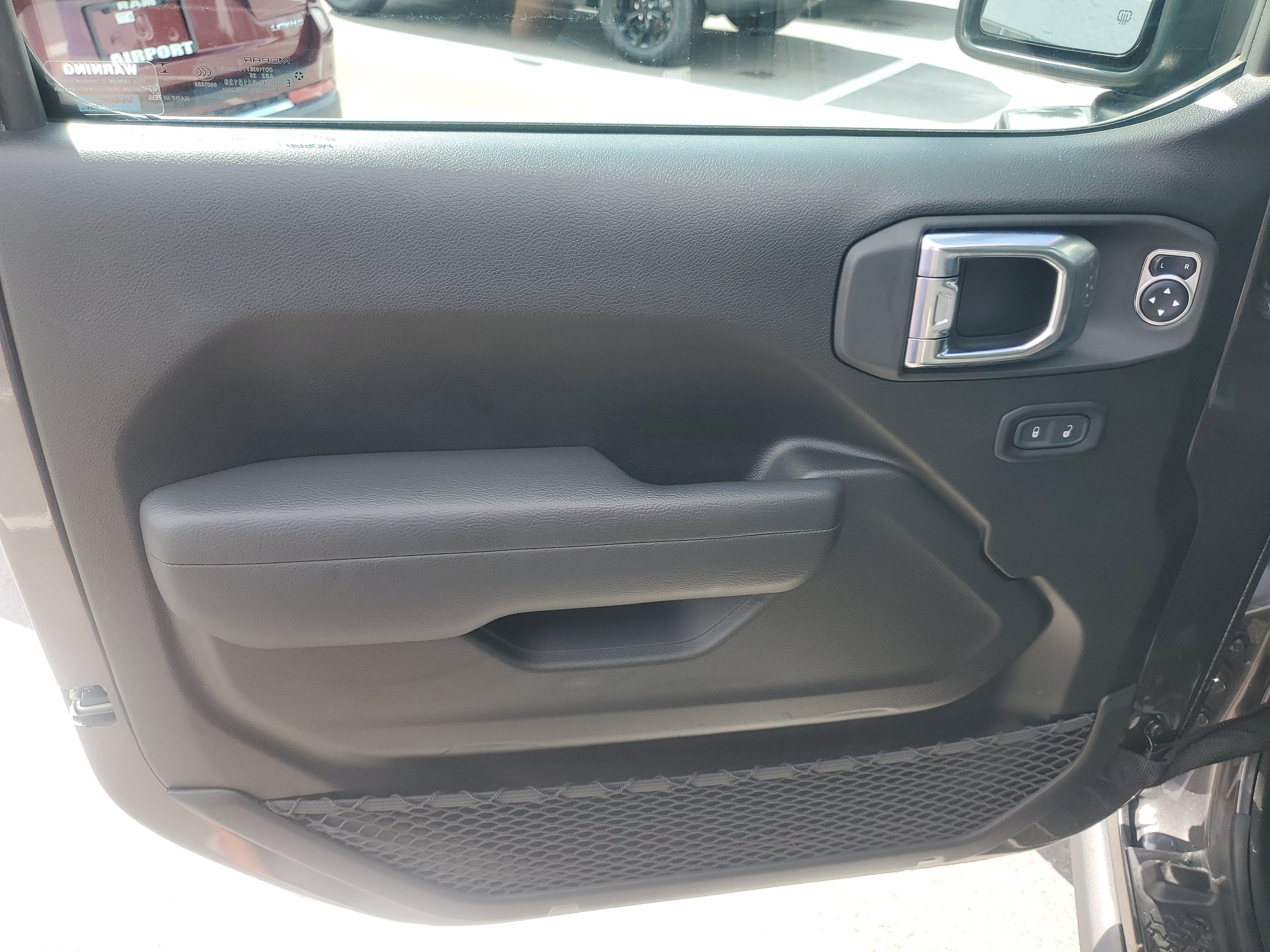 Used 2025 Jeep Gladiator Sport AWD/4WD image 11