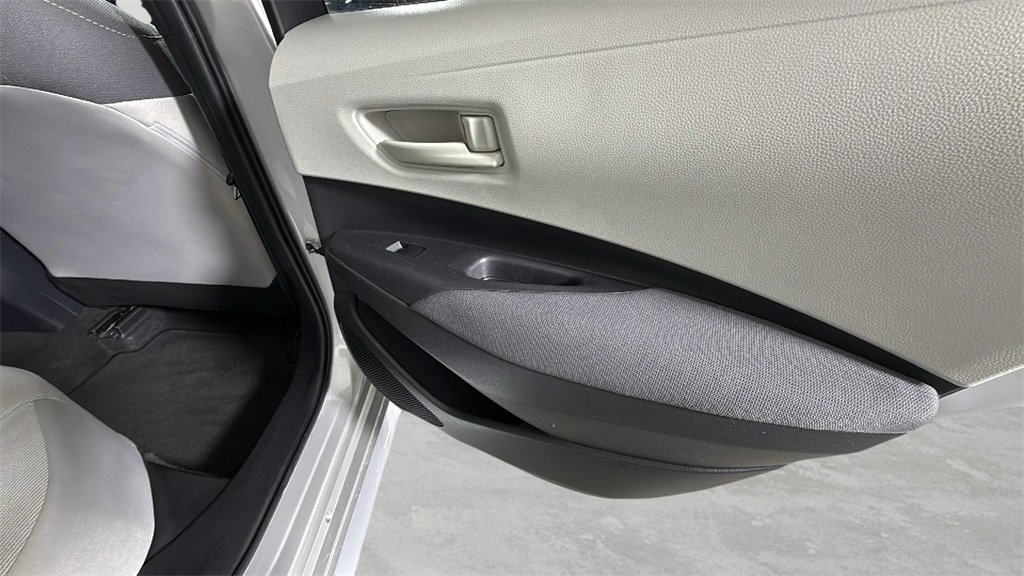 Used 2022 Toyota Corolla LE image 30