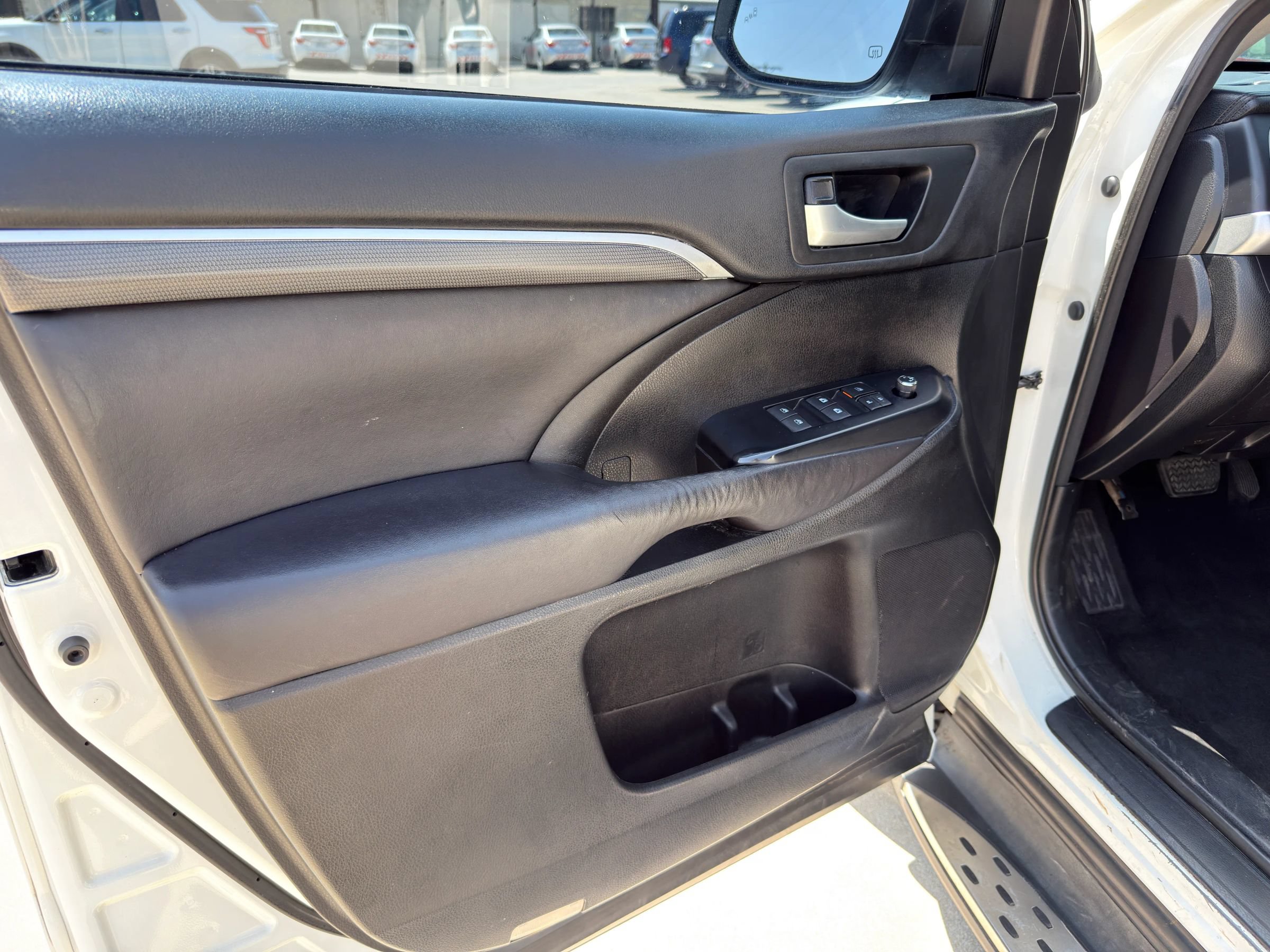 Used 2017 Toyota Highlander XLE FWD image 34
