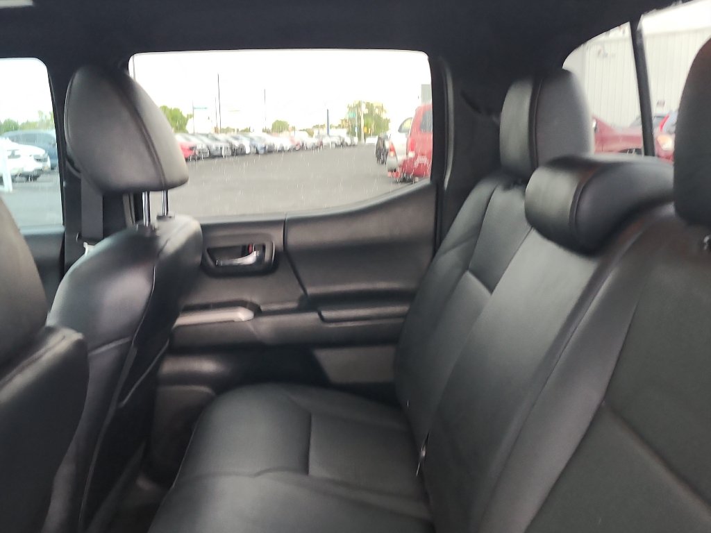 Used 2022 Toyota Tacoma Limited AWD/4WD image 13