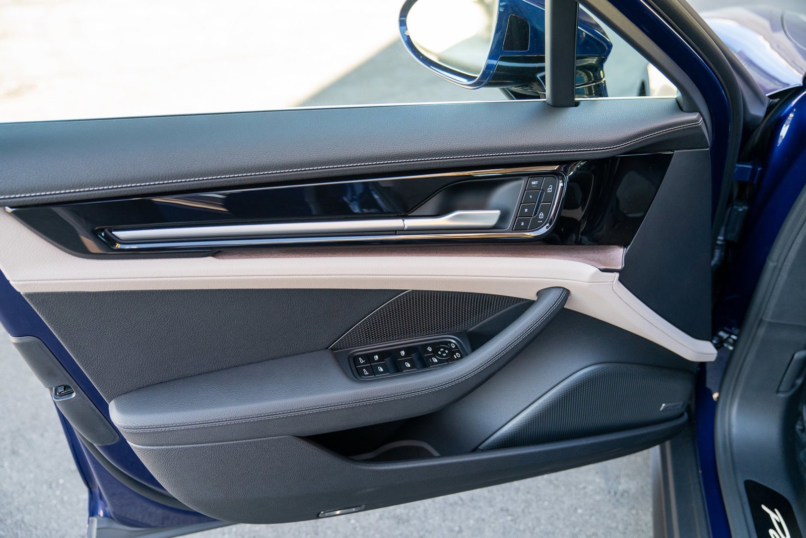 Certified 2025 Porsche Panamera 4 AWD/4WD image 11