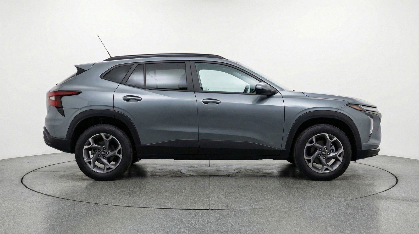 Used 2025 Chevrolet Trax LT FWD image 11