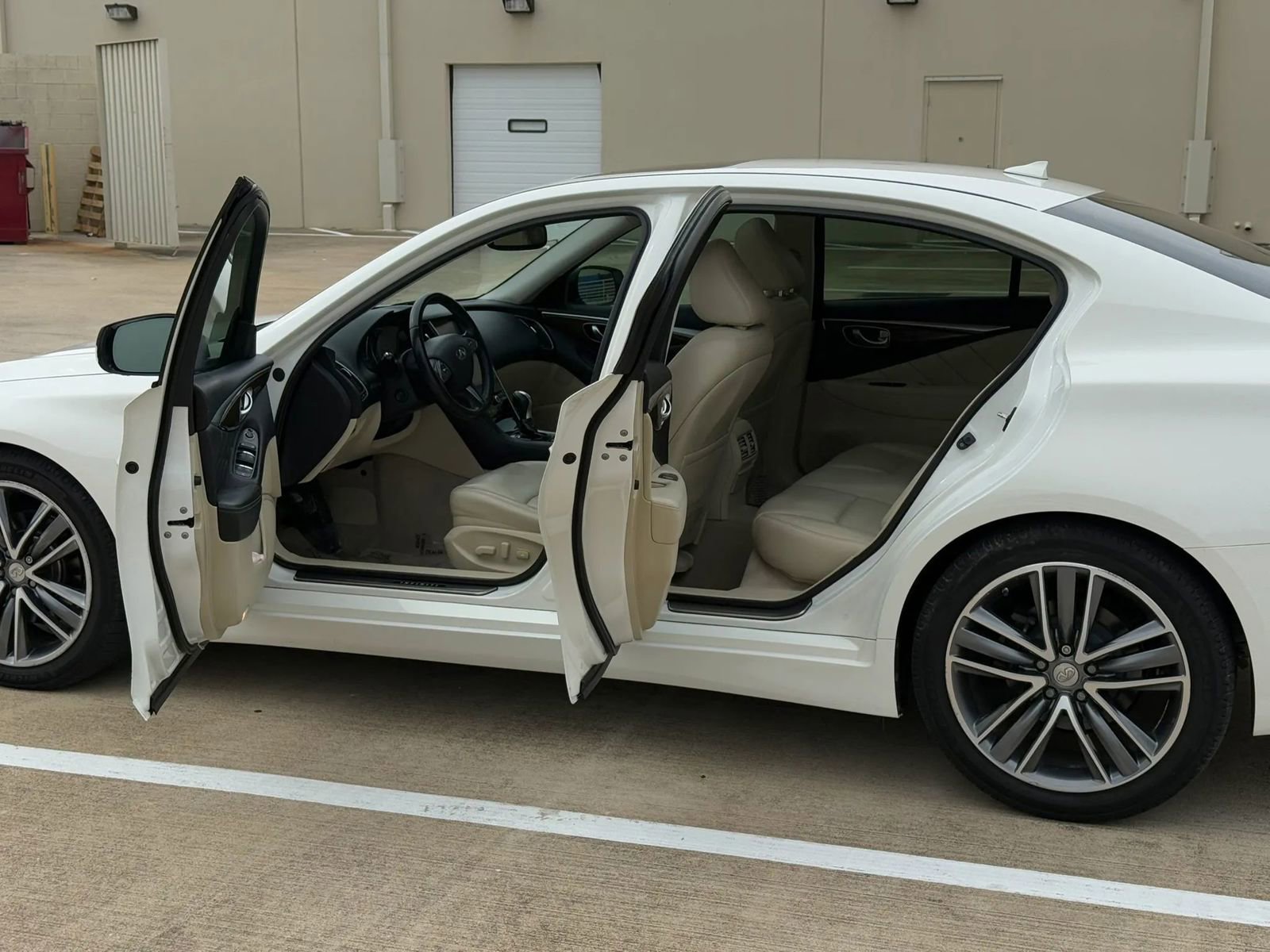 Used 2015 INFINITI Q50 Premium w/ Technology Package RWD image 9