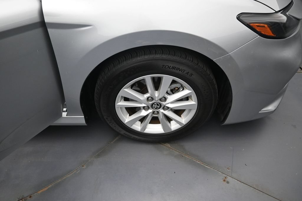 Used 2025 Toyota Camry LE FWD image 33