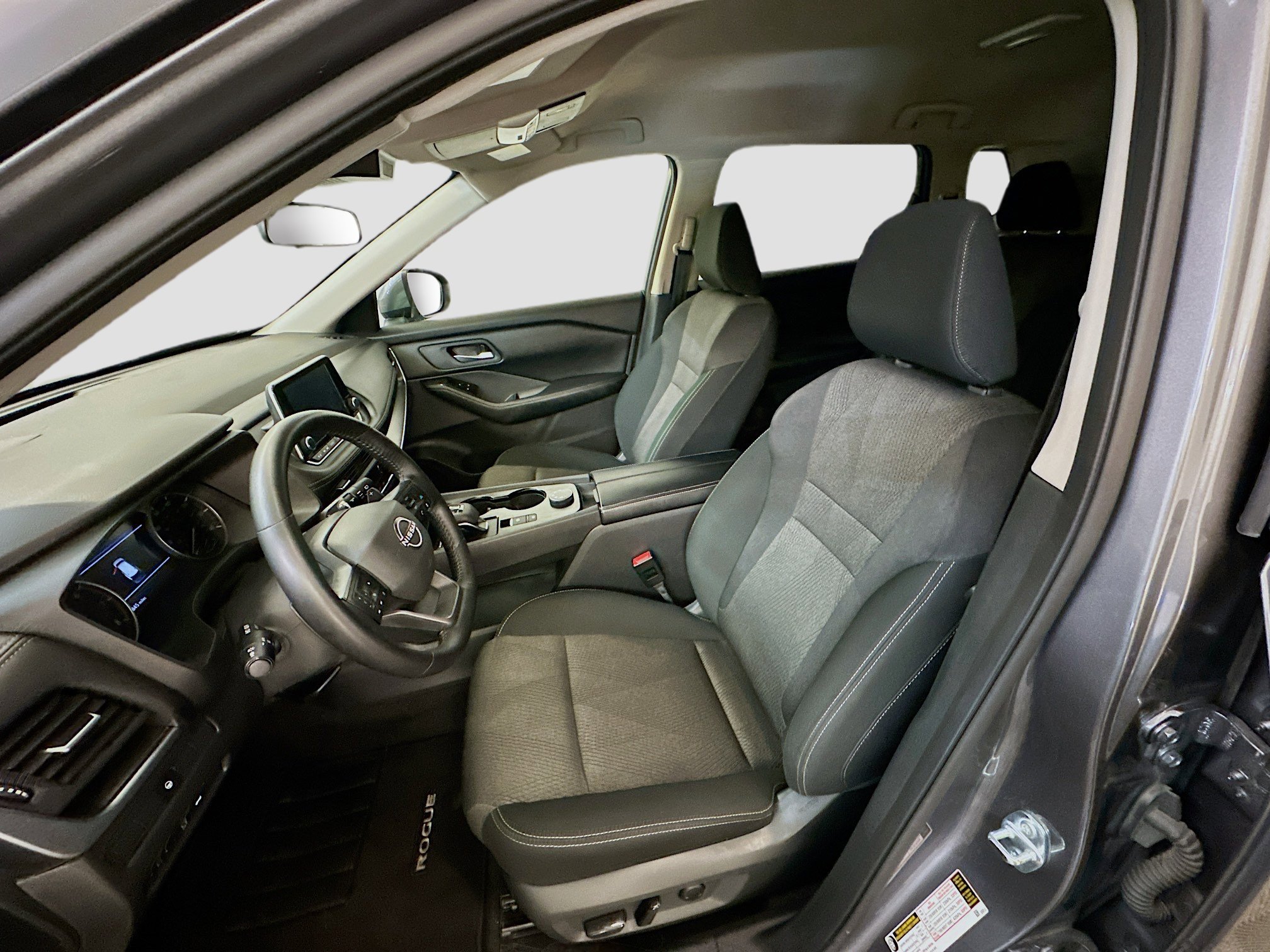 Used 2025 Nissan Rogue SV image 13