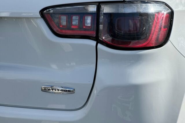 Used 2024 Jeep Compass Latitude image 23