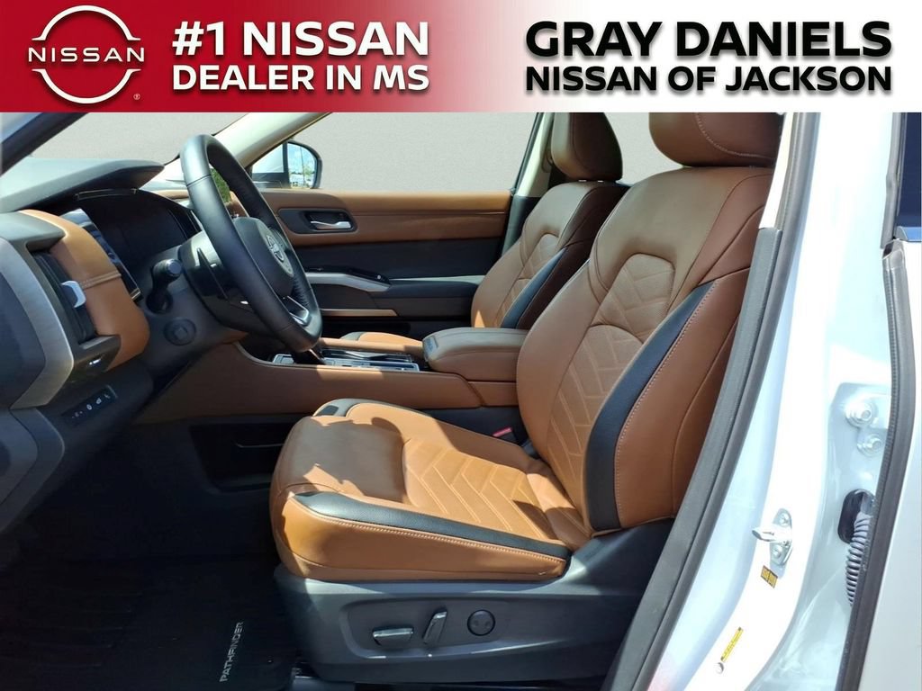 Certified 2025 Nissan Pathfinder Platinum w/ Cargo Package FWD image 24