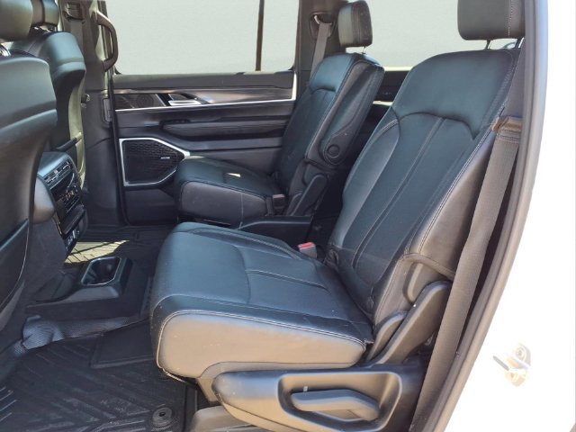 Used 2023 Jeep Wagoneer Series III w/ Preferred Equipment Group AWD/4WD image 21