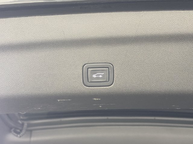 Used 2022 GMC Yukon Denali RWD image 22