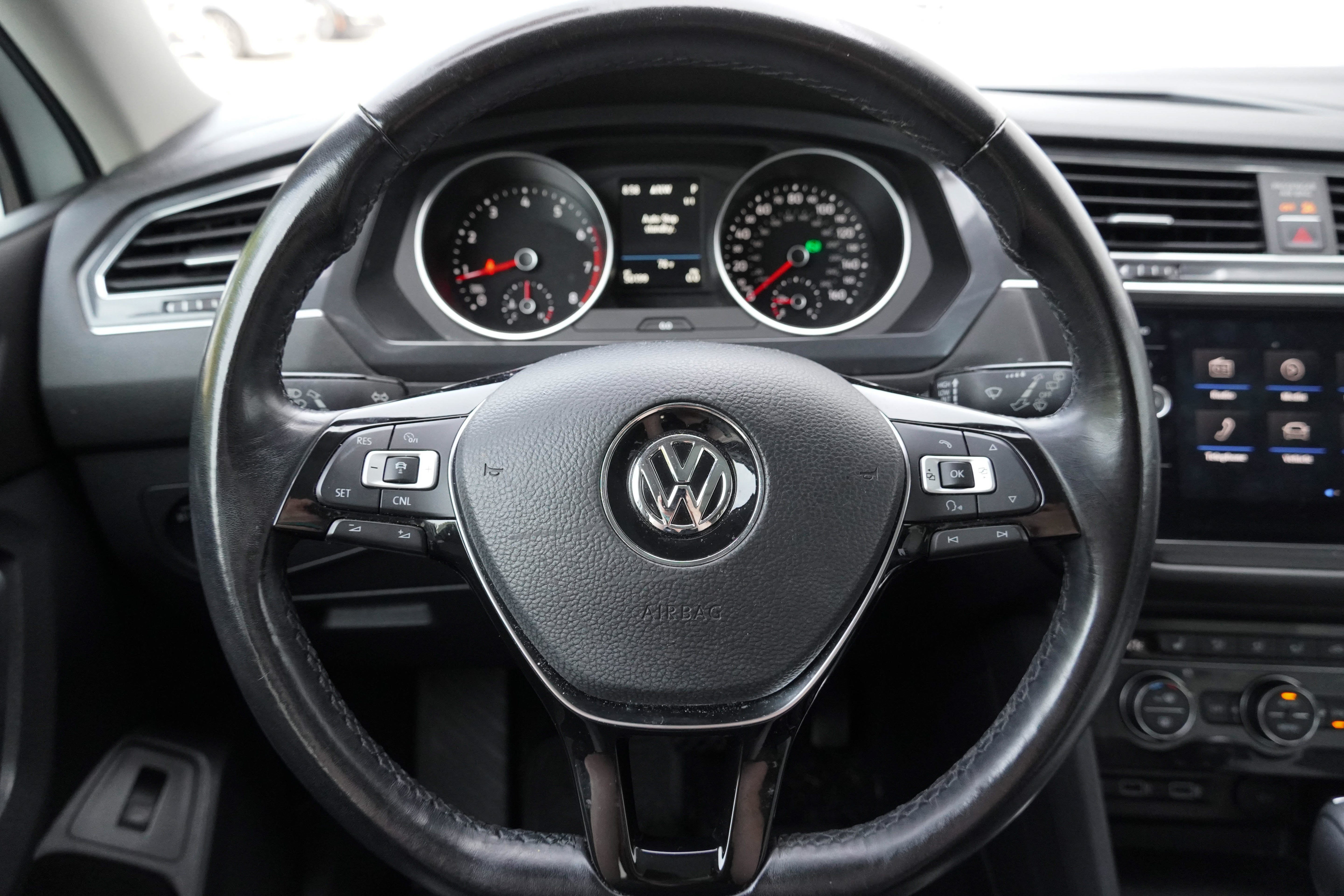 Used 2018 Volkswagen Tiguan SEL FWD image 17