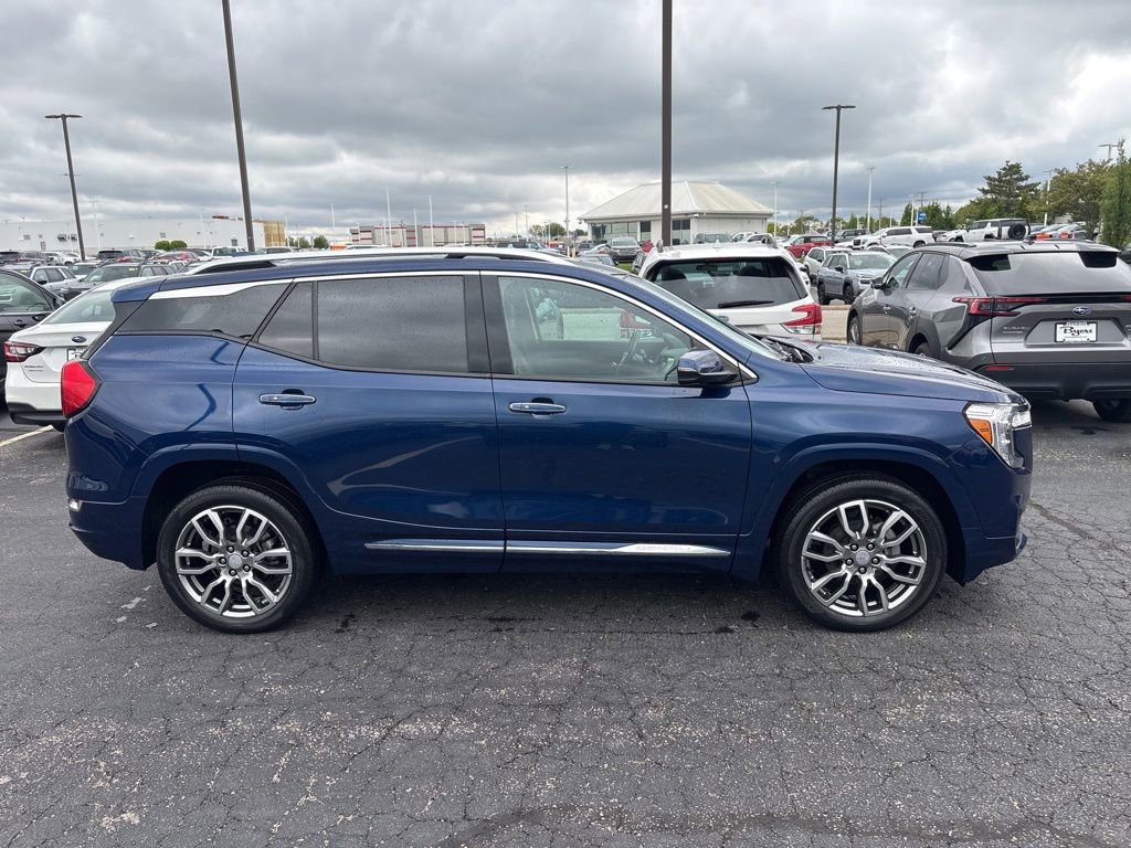 Used 2022 GMC Terrain Denali AWD/4WD image 2