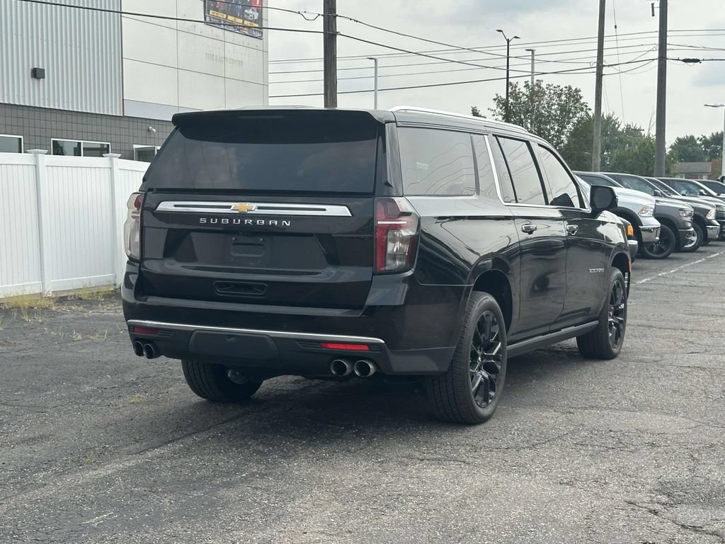 Used 2023 Chevrolet Suburban High Country w/ Premium Package 2 AWD/4WD image 4