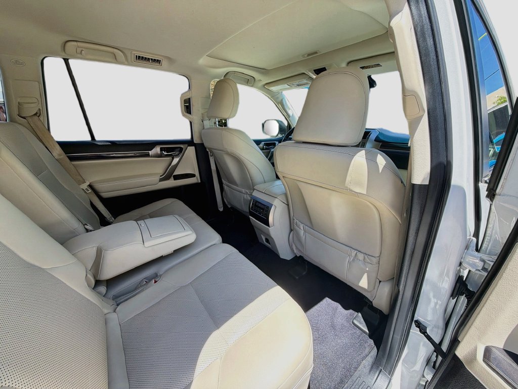 Used 2020 Lexus GX 460 Premium w/ Premium Package AWD/4WD image 31