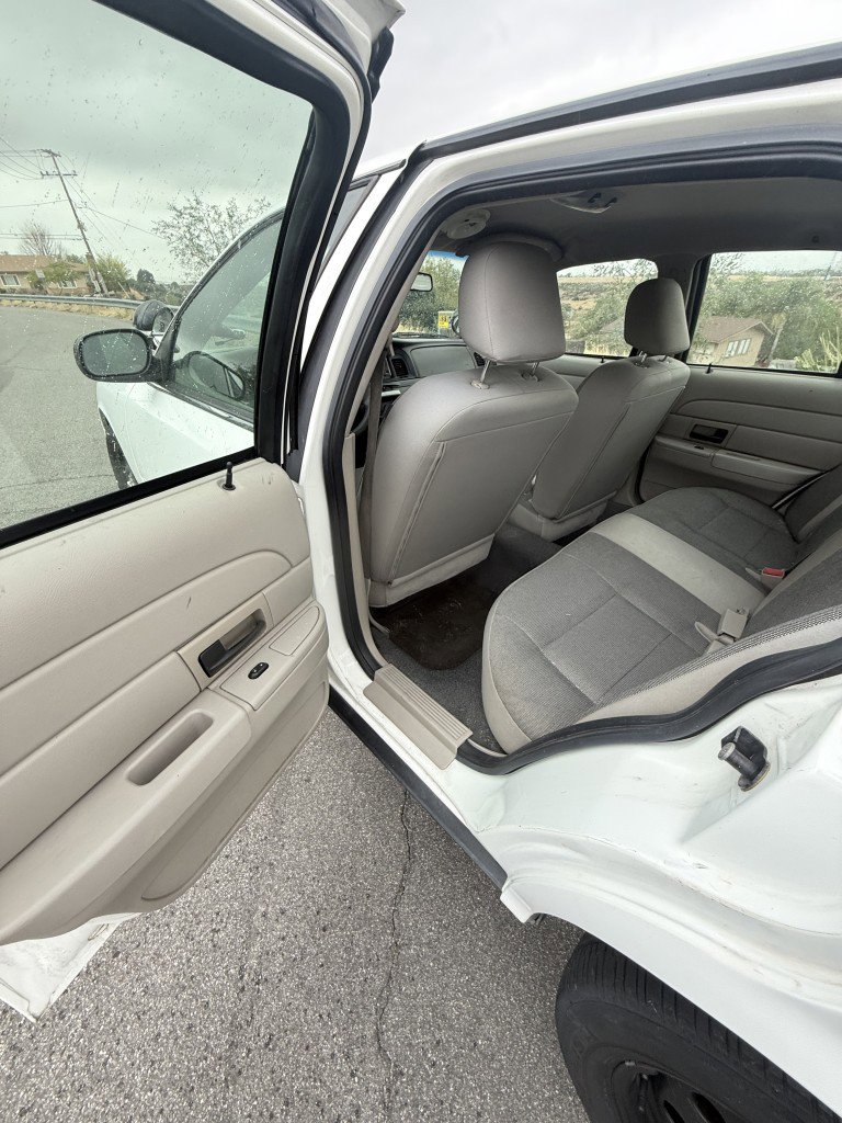 Used 2006 Ford Crown Victoria Police Interceptor image 10