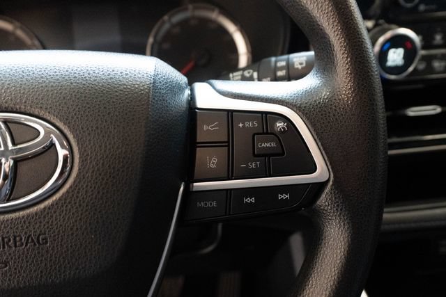 Used 2022 Toyota Highlander L FWD image 25