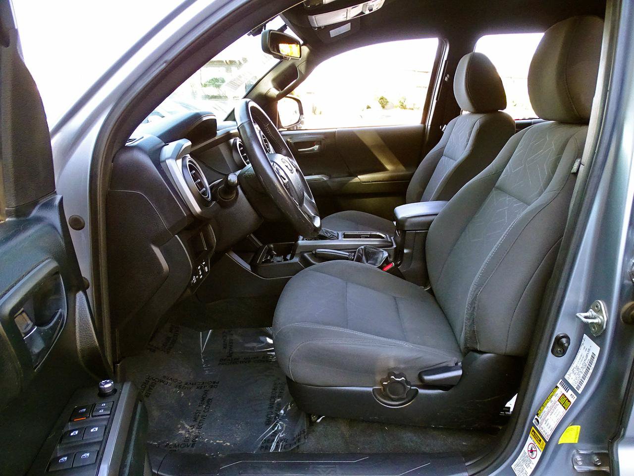 Used 2017 Toyota Tacoma TRD Sport w/ Tow Package (A/T) AWD/4WD image 16