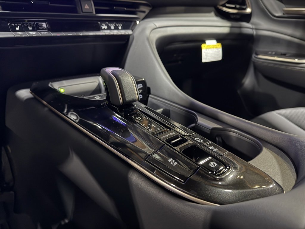 New 2025 Toyota Crown Signia image 24