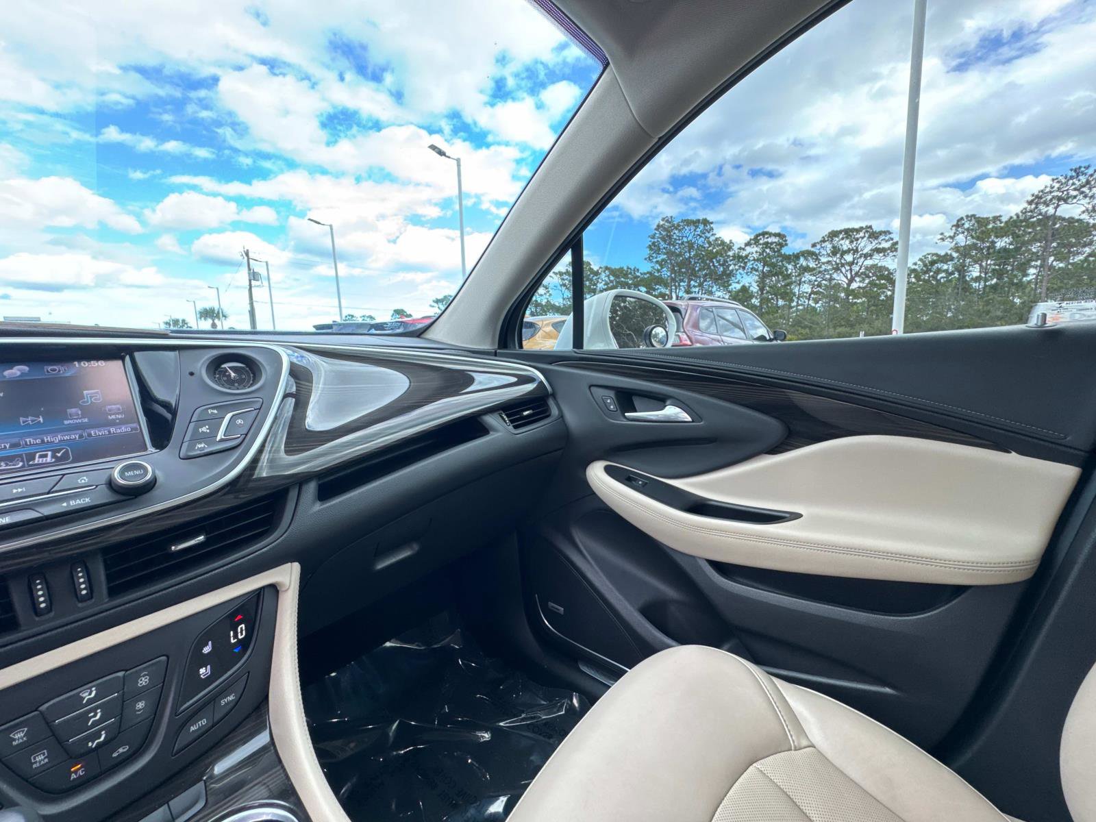 Used 2019 Buick Envision Premium w/ Driver Confidence Package image 27