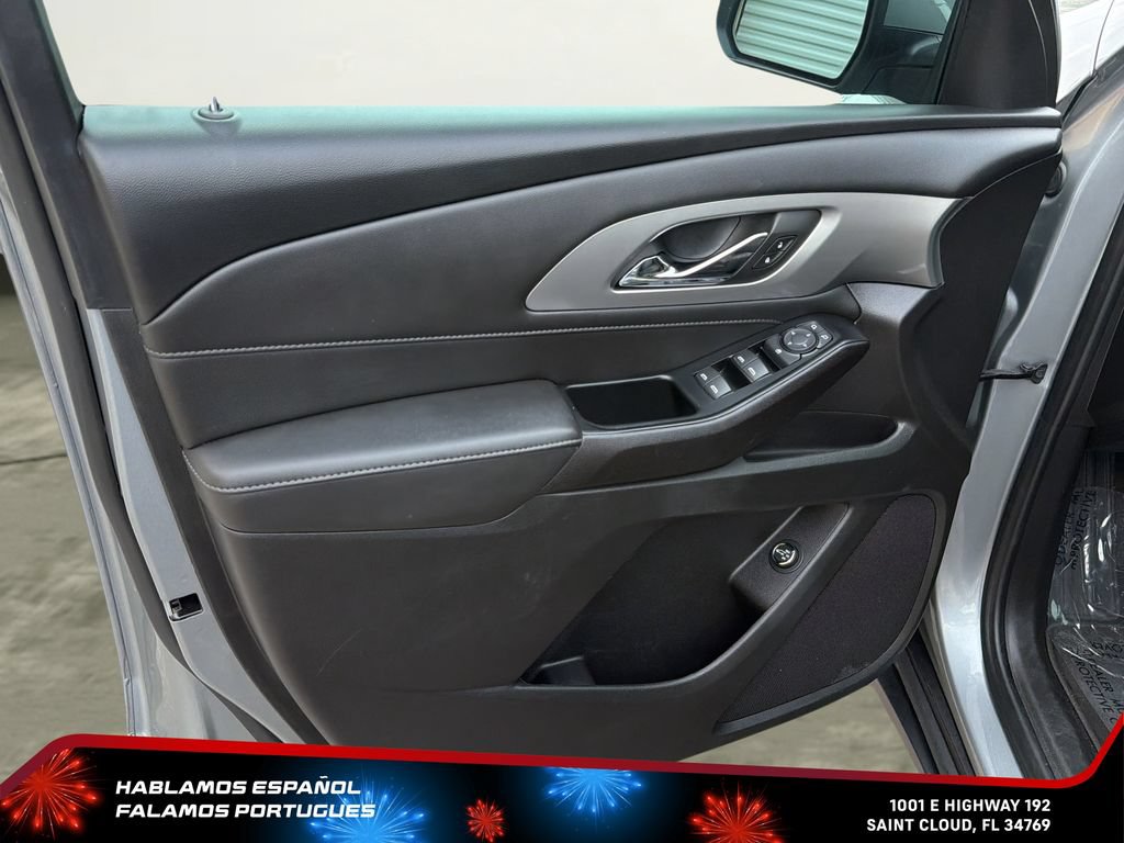 Certified 2023 Chevrolet Traverse LT FWD image 11