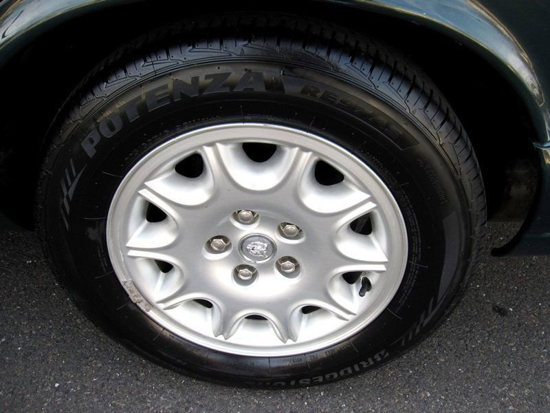 Used 2000 Jaguar XJ8 image 36