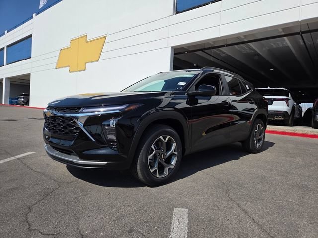 New 2026 Chevrolet Trax LT w/ Driver Confidence Package FWD image 2