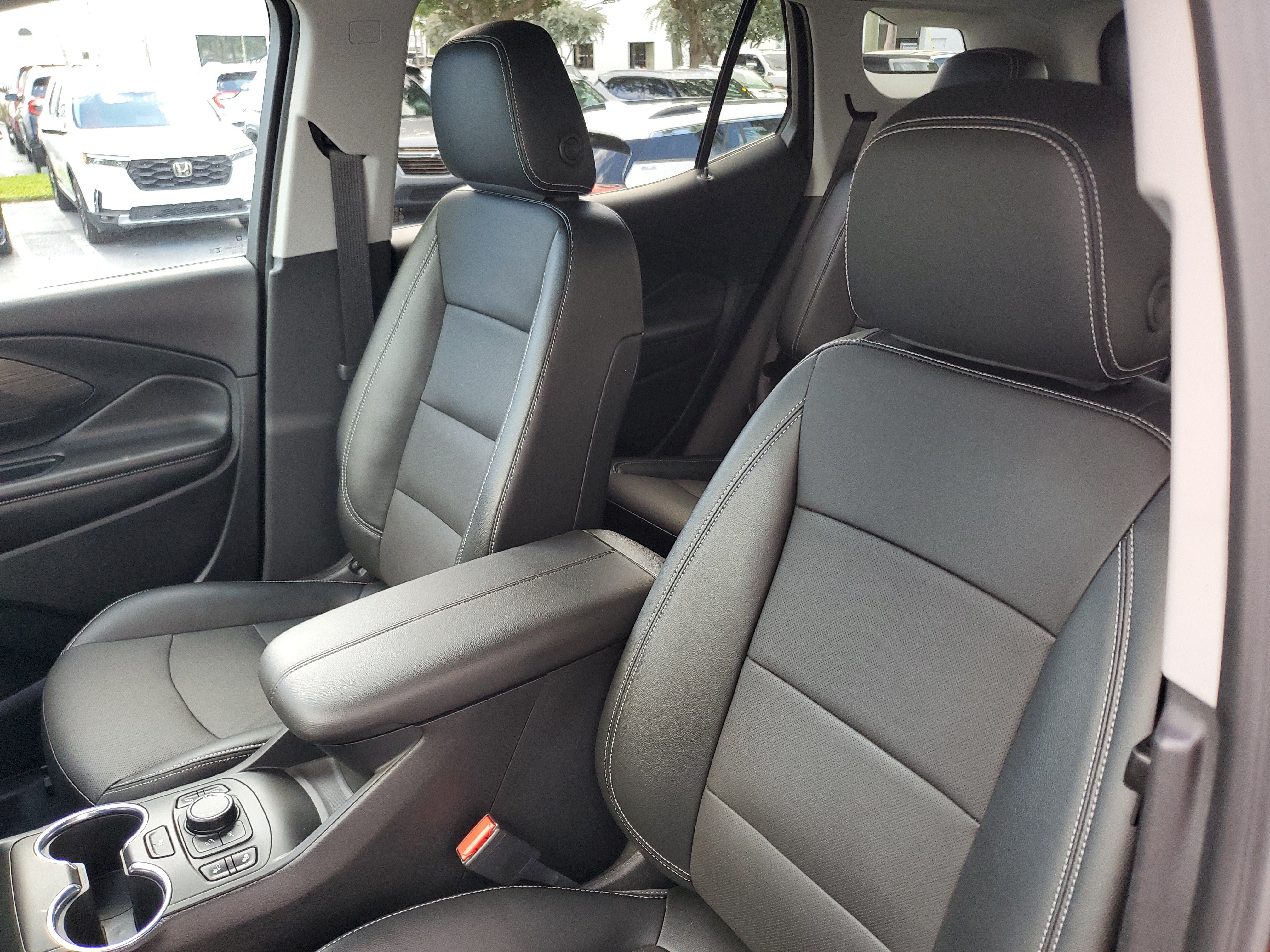 Used 2023 GMC Terrain SLT w/ Tech Package FWD image 21