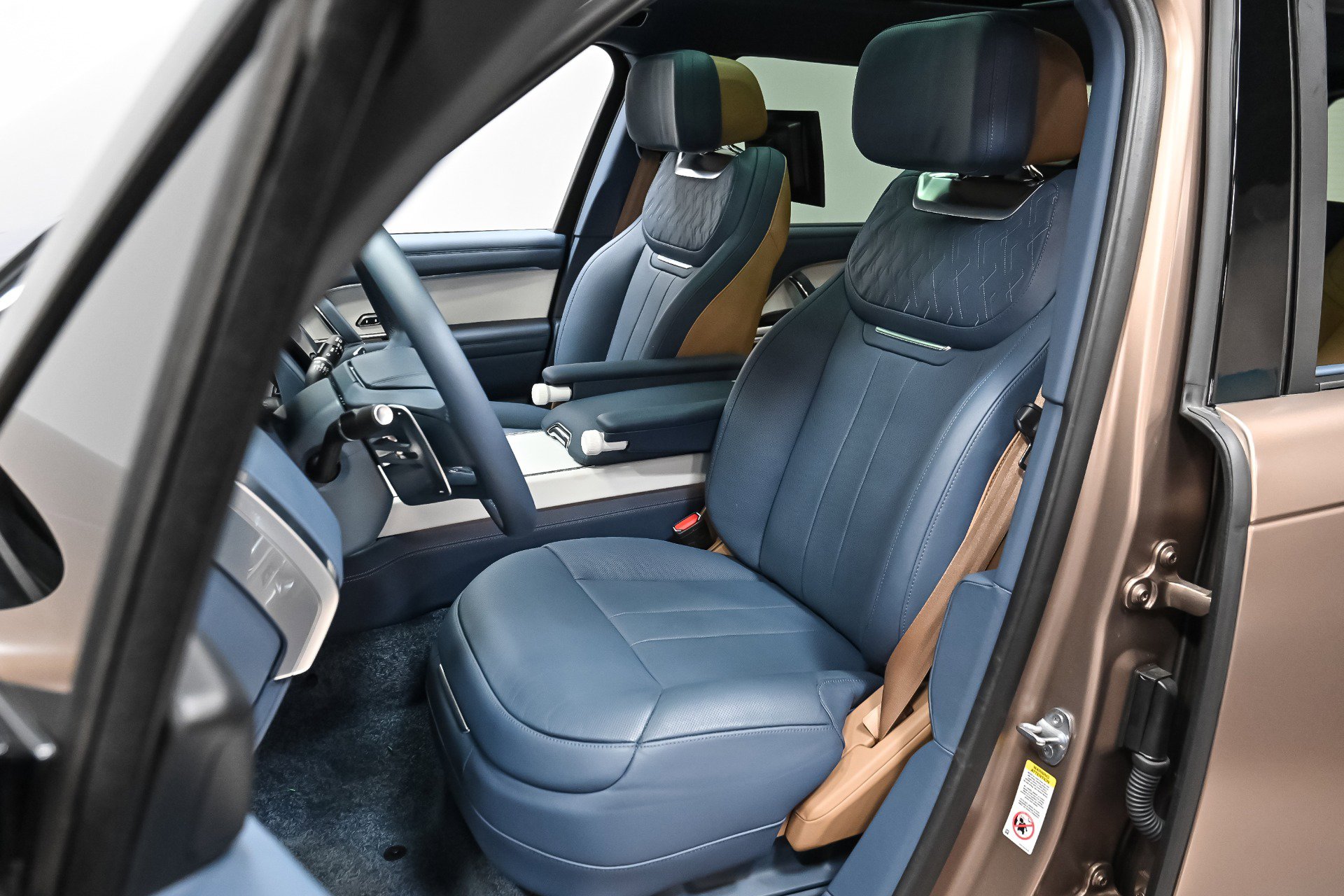 Used 2023 Land Rover Range Rover LWB SV Autobiography image 4