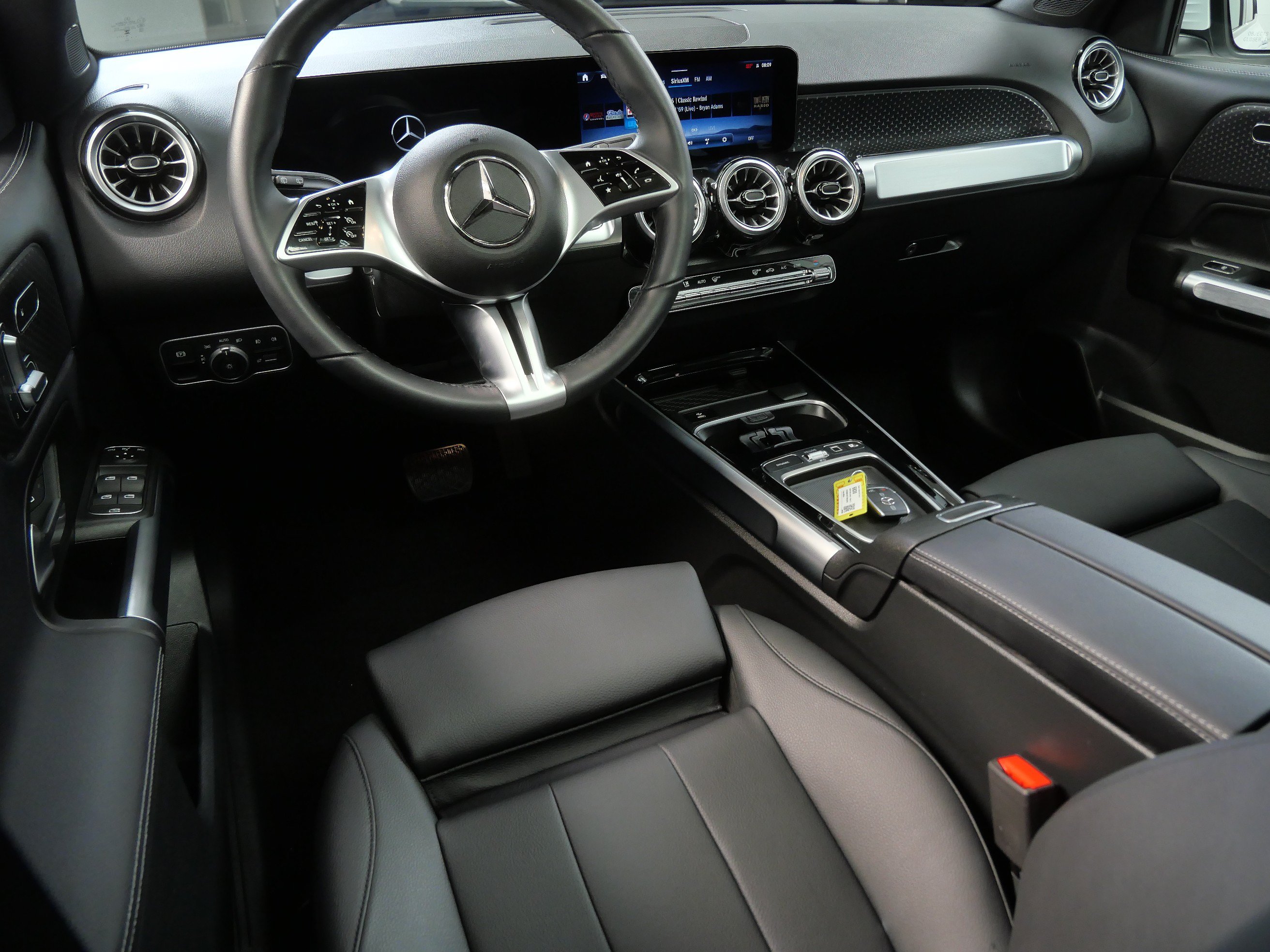 Certified 2026 Mercedes-Benz GLB 250 4MATIC image 2