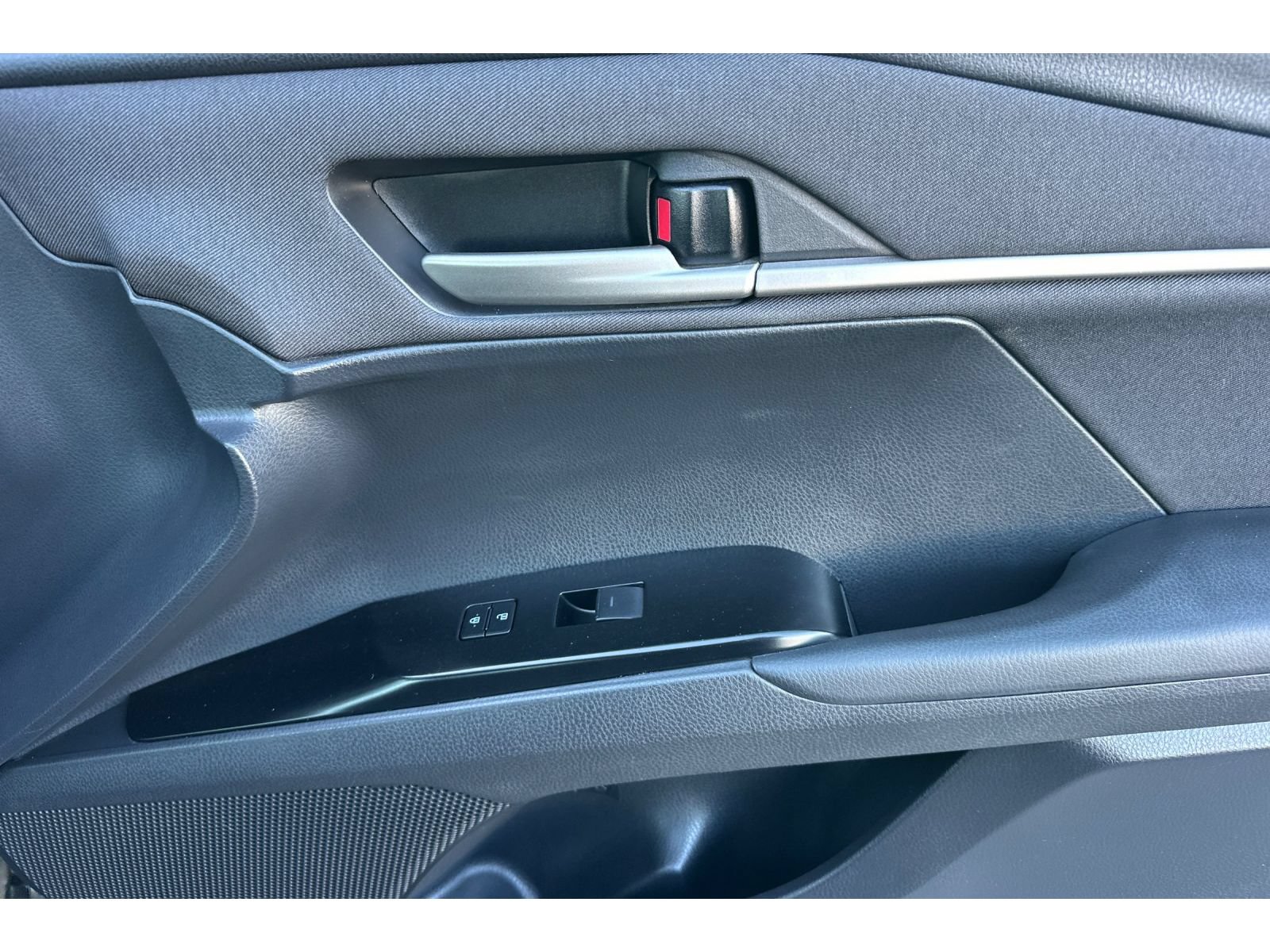 Used 2025 Toyota Camry LE FWD image 19