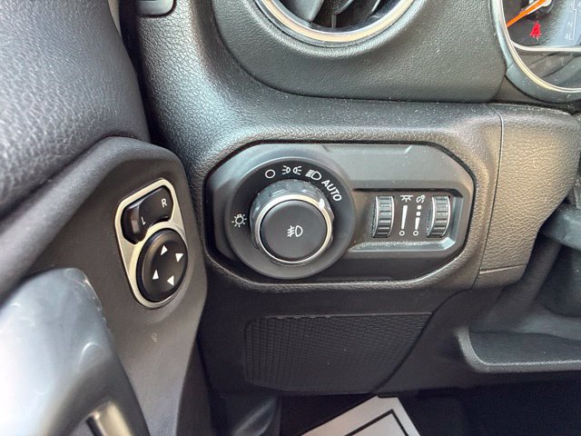 Used 2019 Jeep Wrangler Unlimited Sahara w/ Quick Order Package 24M Moab AWD/4WD image 23