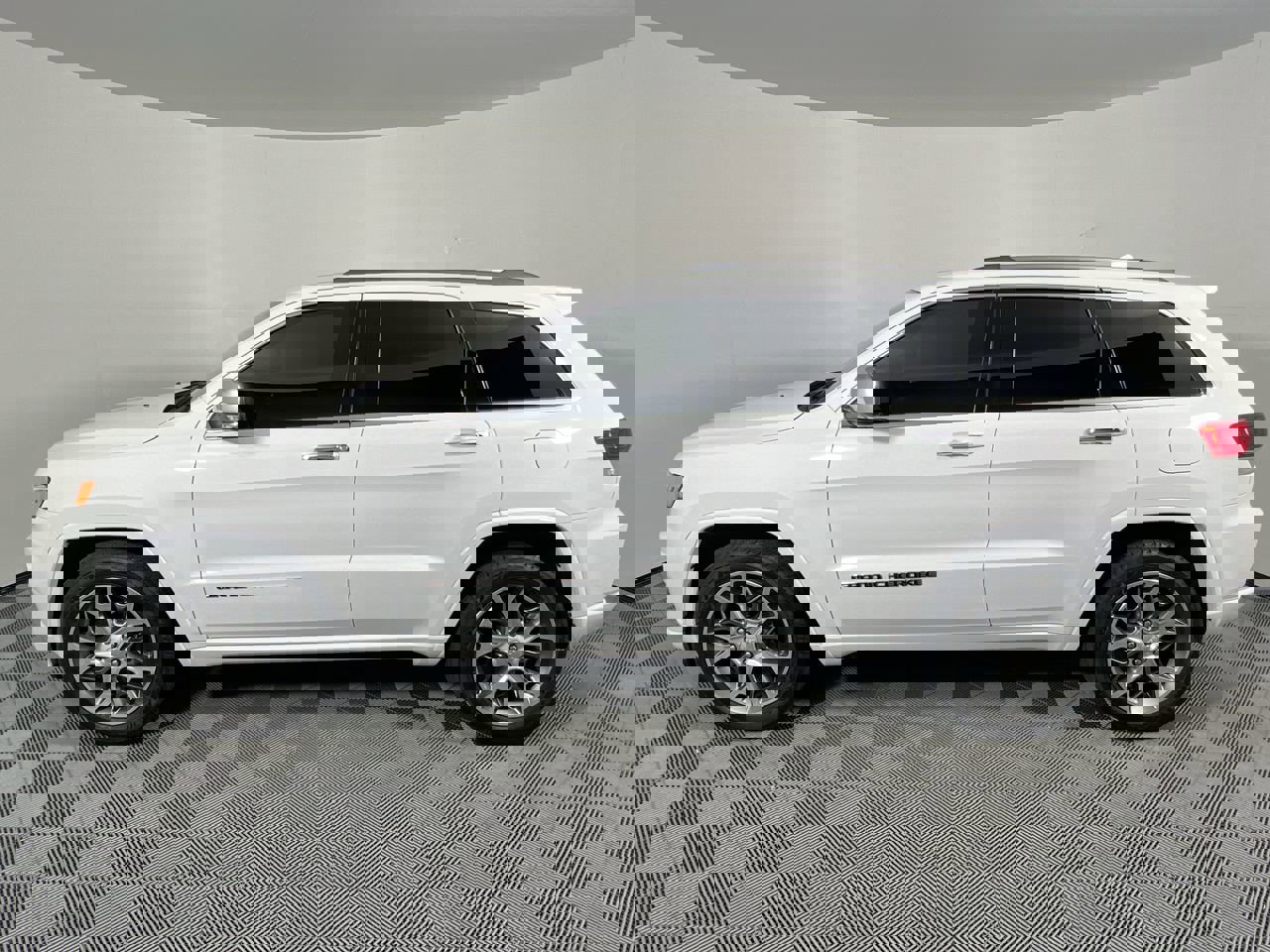 Used 2020 Jeep Grand Cherokee Overland image 6