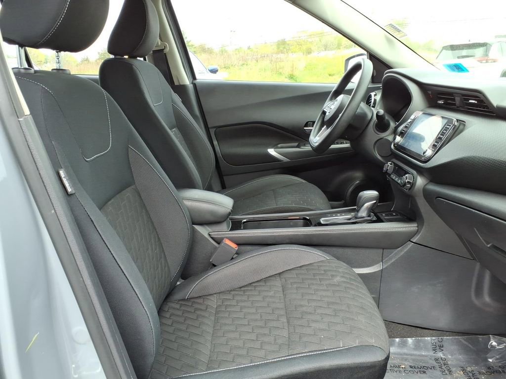 Used 2022 Nissan Kicks SV w/ Exterior Package FWD image 9