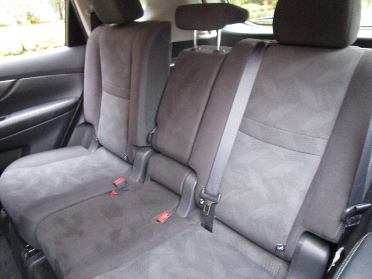 Used 2016 Nissan Rogue S image 17