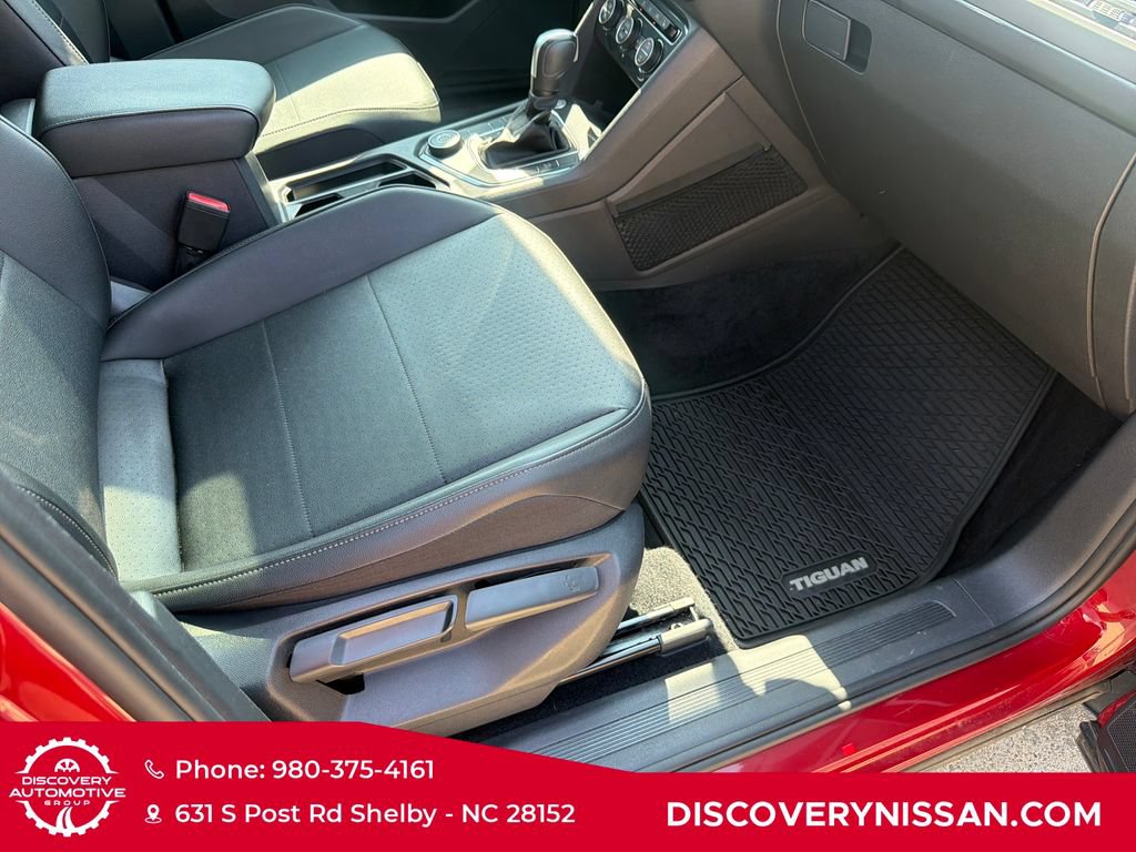 Used 2020 Volkswagen Tiguan SEL AWD/4WD image 44
