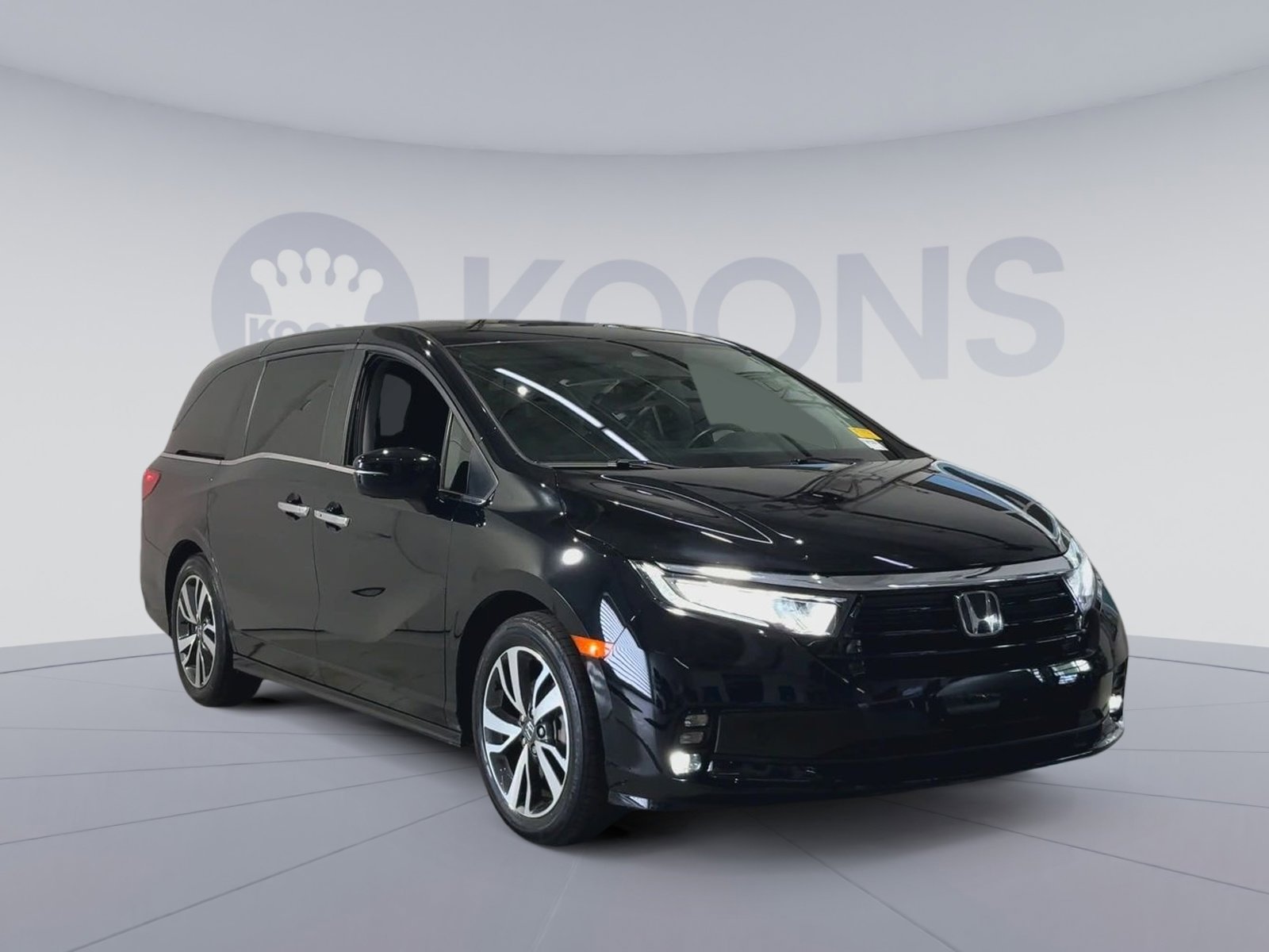 Used 2023 Honda Odyssey Touring image 2