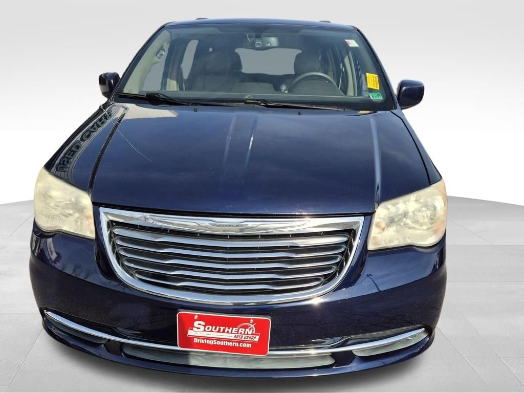 Used 2013 Chrysler Town & Country Touring image 14