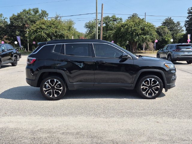 Used 2023 Jeep Compass Limited AWD/4WD image 2