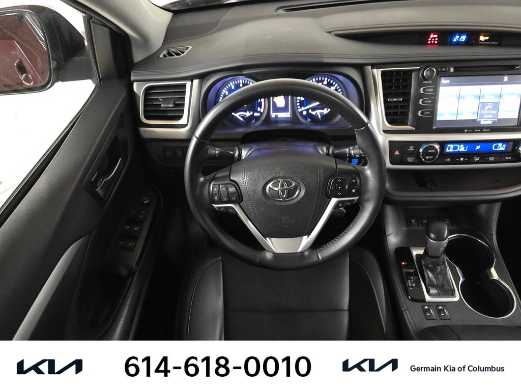 Used 2019 Toyota Highlander XLE image 17