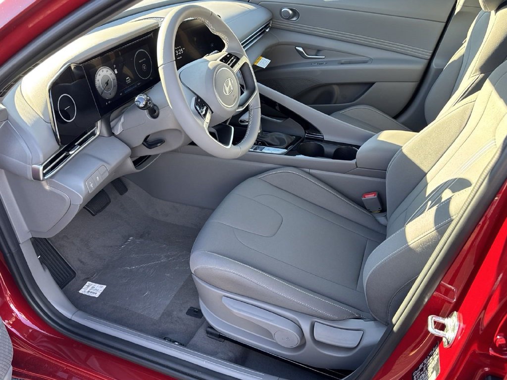 Used 2025 Hyundai Elantra SEL FWD image 9