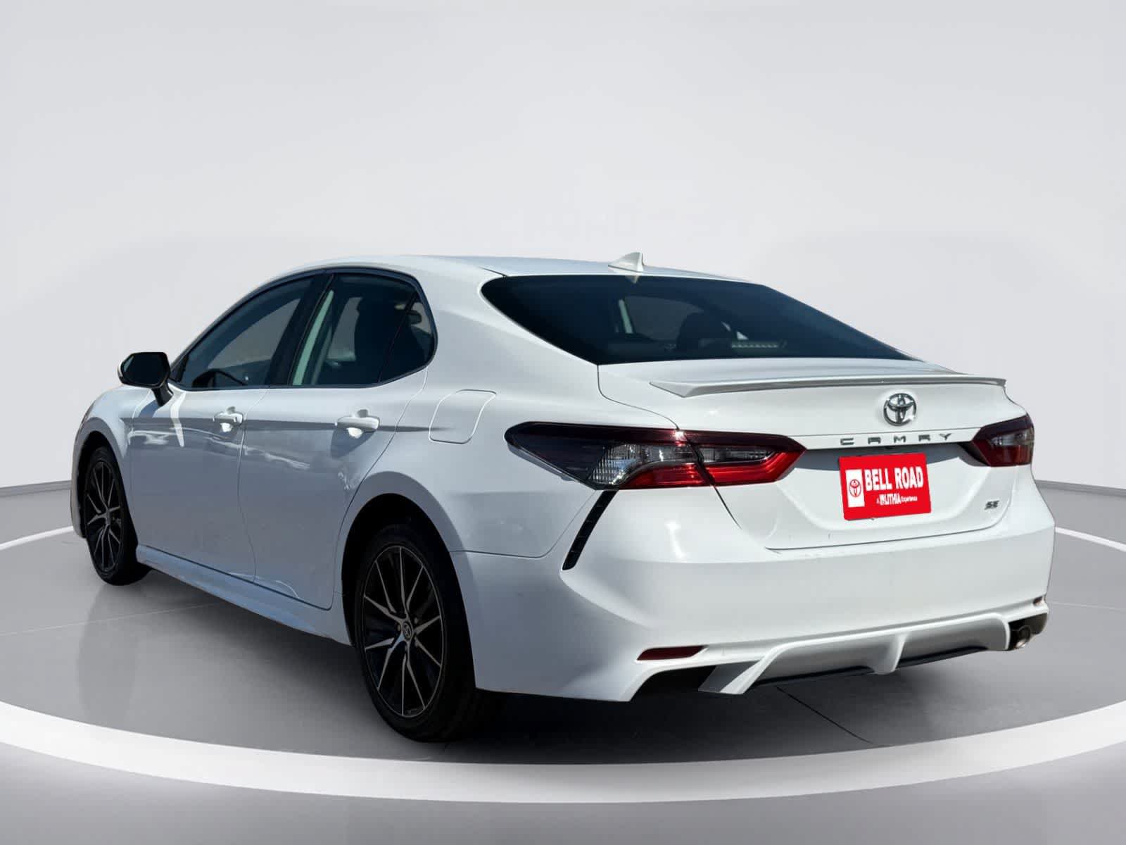 Used 2024 Toyota Camry SE FWD image 4