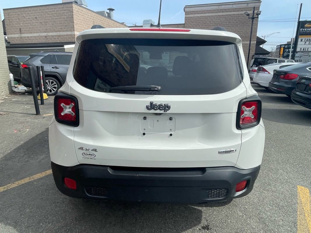 Used 2016 Jeep Renegade Latitude image 4