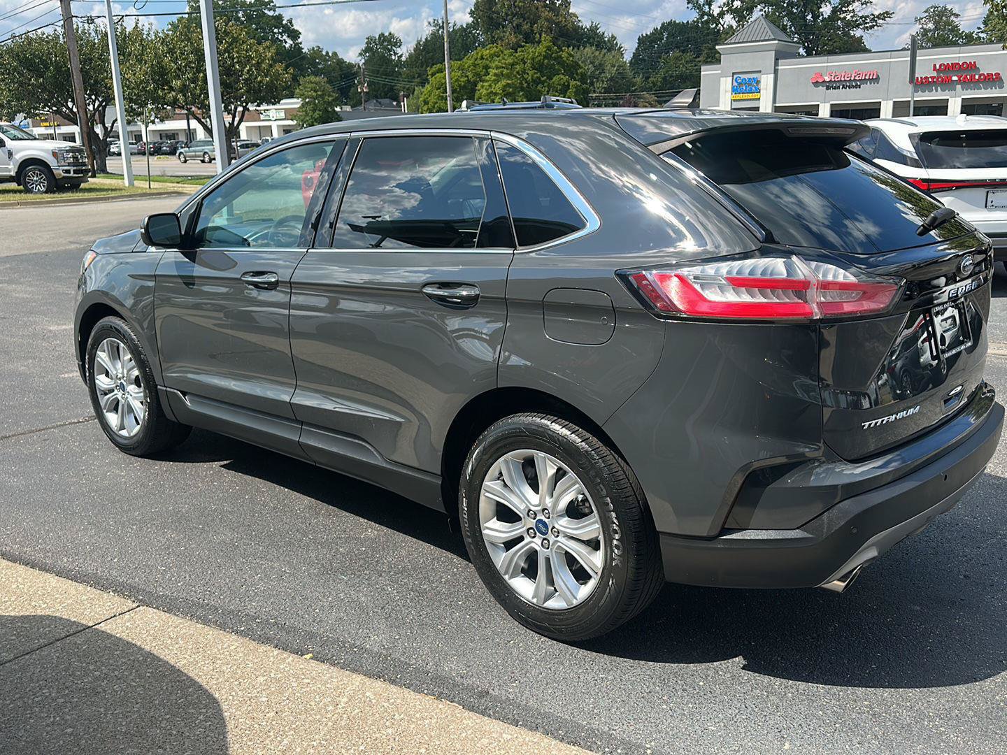 Used 2021 Ford Edge Titanium w/ Cargo Accessory Package FWD image 5