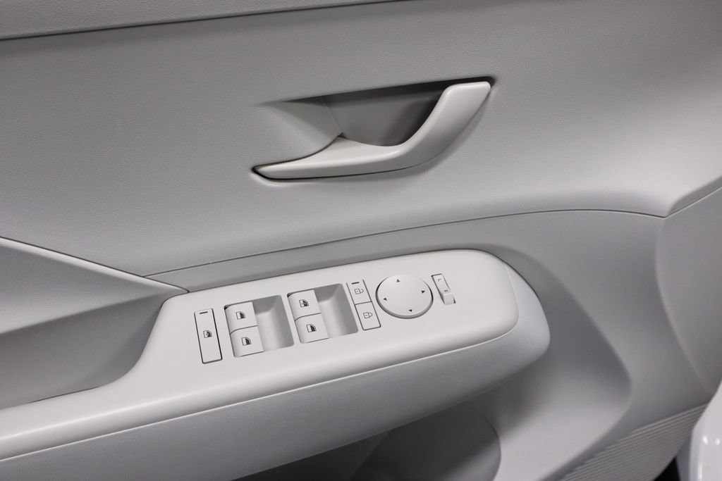 Used 2025 Hyundai Kona SEL FWD image 22